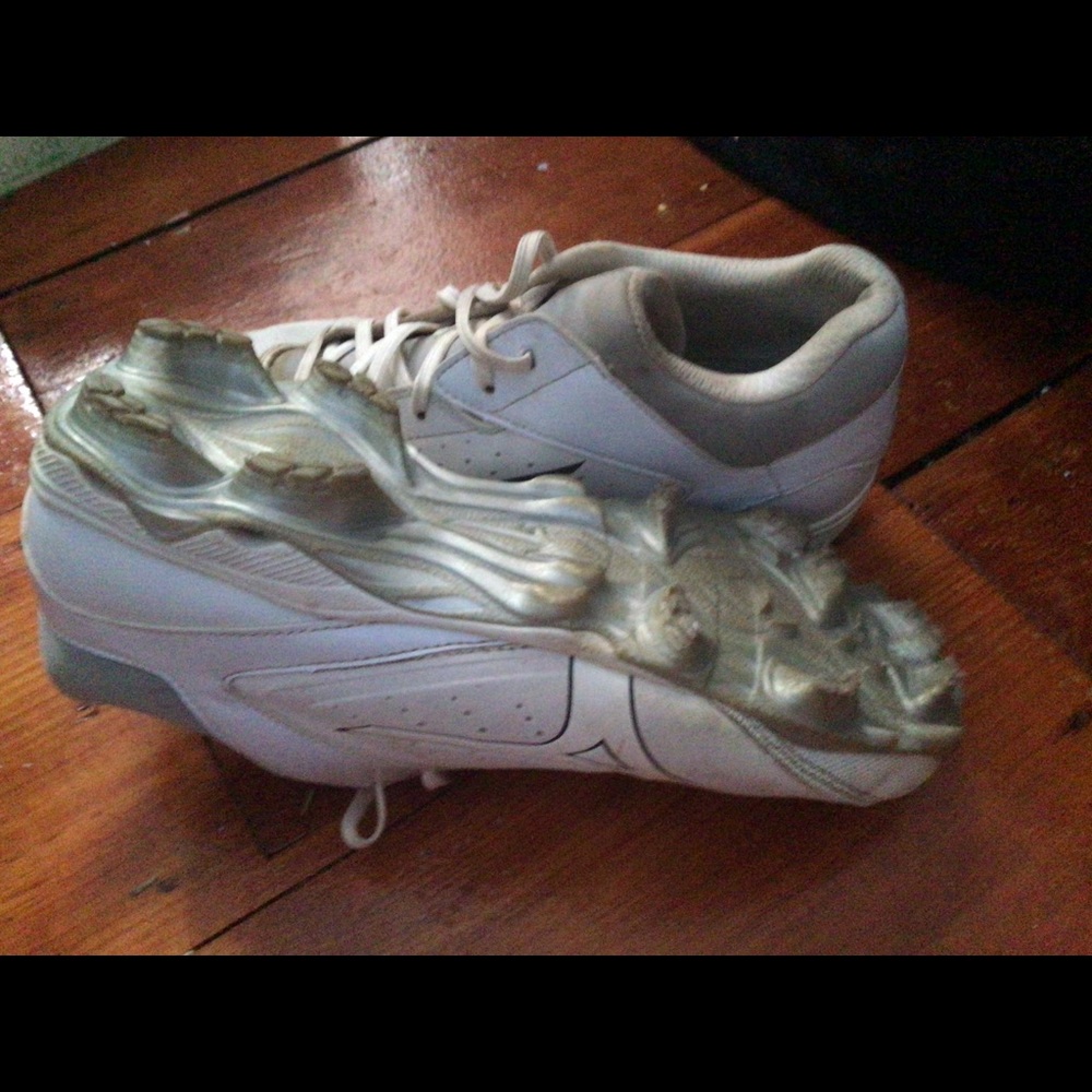 Mizuno girls softball cleats